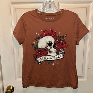 WOUND UP Women’s Short Sleeve Wild & Free Skull Roses Top. Sz L (11-13)